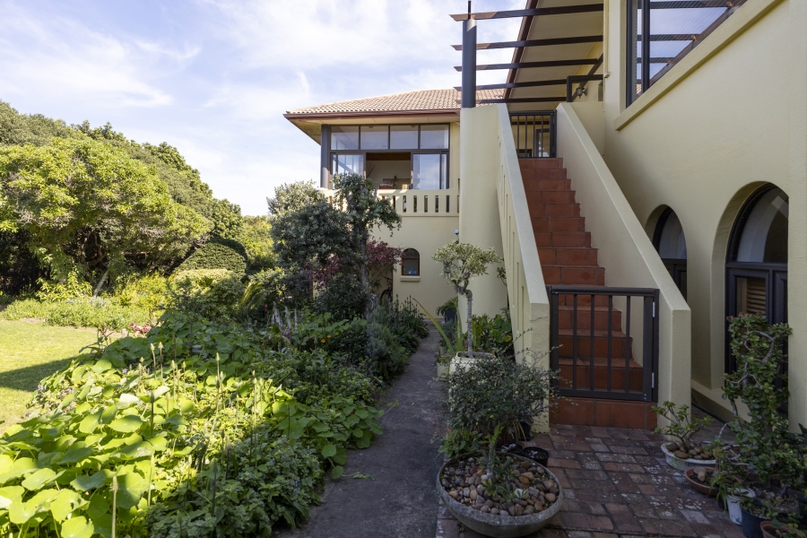 7 Bedroom Property for Sale in West Beach Eastern Cape
